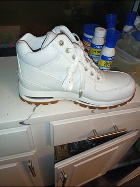 Nike ACG White Leather Godome High-Top Boots with Gum Sole